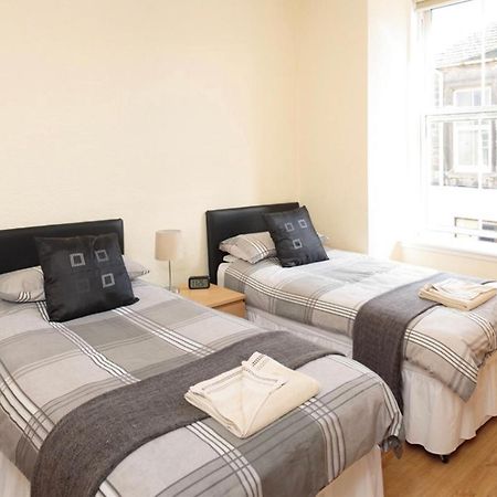 Corner House Hotel Innerleithen Bagian luar foto