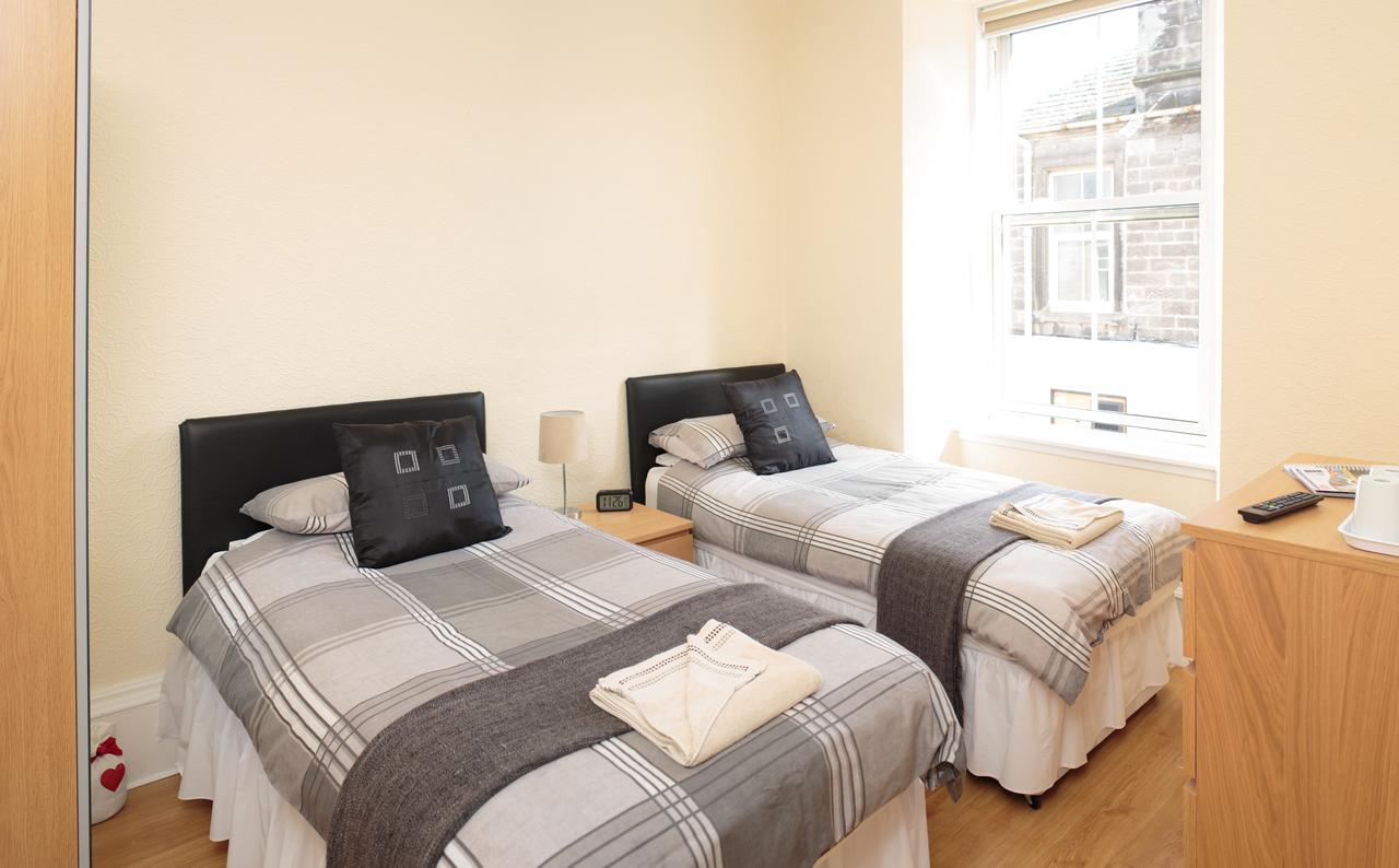Corner House Hotel Innerleithen Bagian luar foto