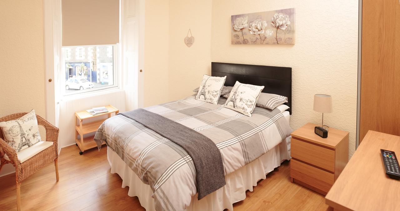 Corner House Hotel Innerleithen Bagian luar foto