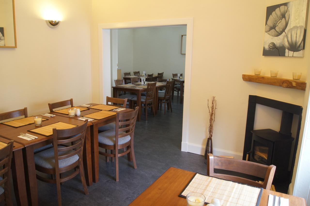 Corner House Hotel Innerleithen Bagian luar foto