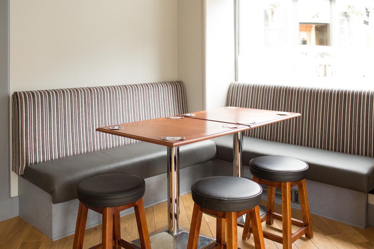 Corner House Hotel Innerleithen Bagian luar foto