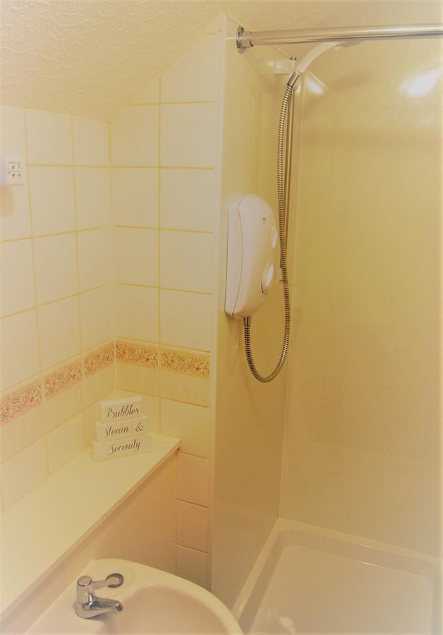 Corner House Hotel Innerleithen Bagian luar foto