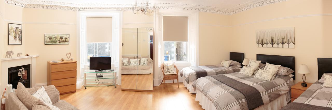Corner House Hotel Innerleithen Bagian luar foto