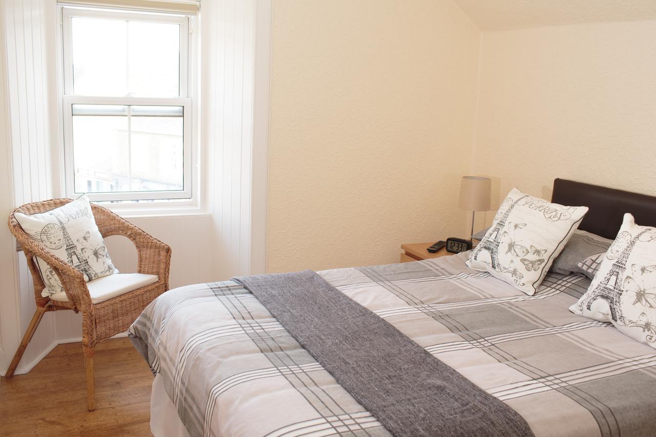 Corner House Hotel Innerleithen Bagian luar foto