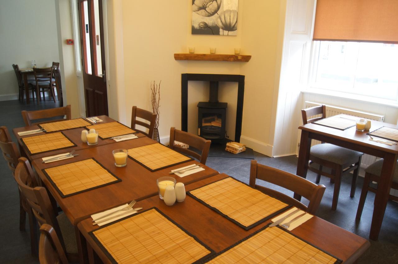 Corner House Hotel Innerleithen Bagian luar foto