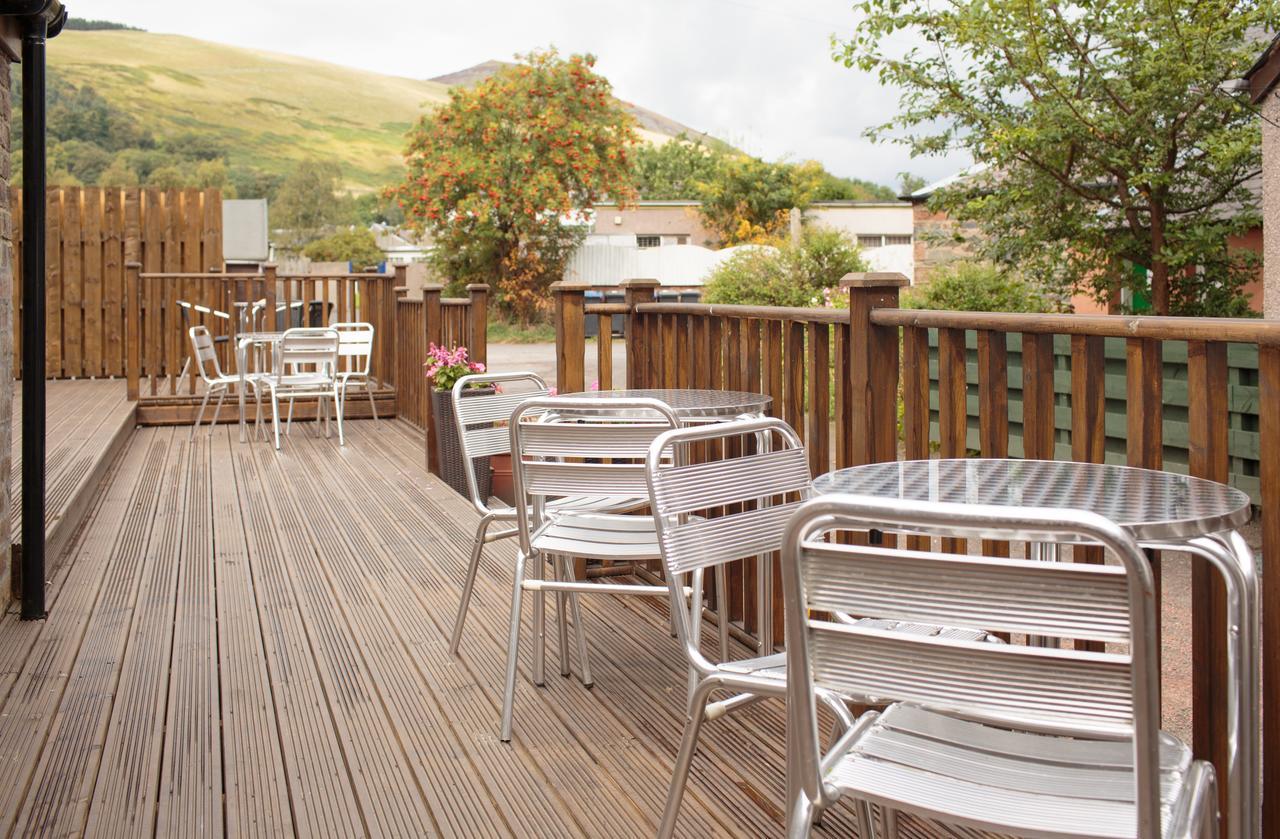Corner House Hotel Innerleithen Bagian luar foto