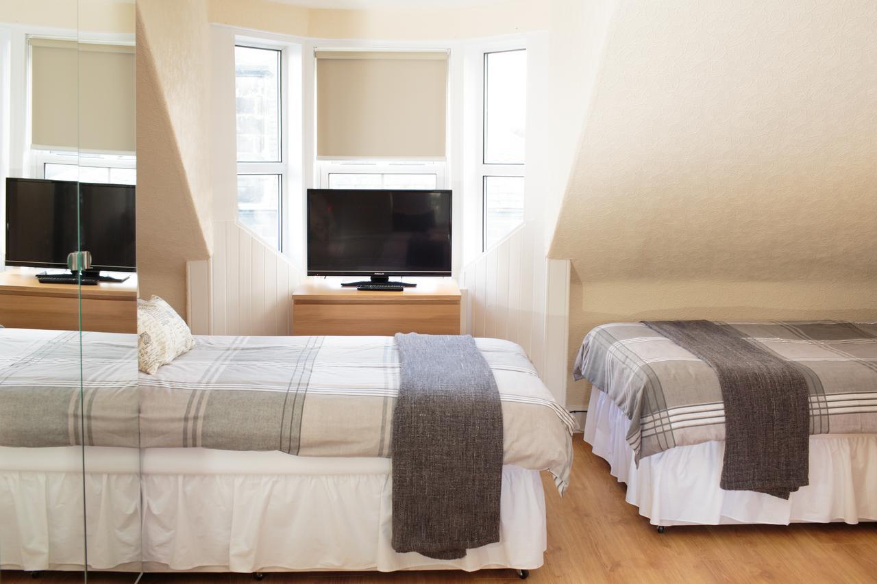 Corner House Hotel Innerleithen Bagian luar foto