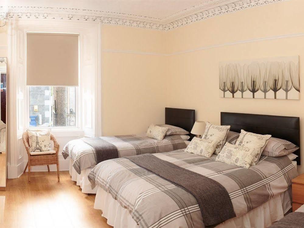 Corner House Hotel Innerleithen Bagian luar foto