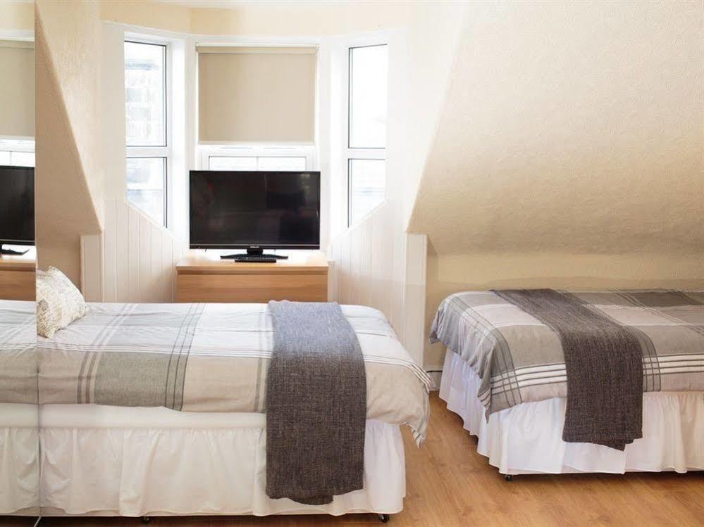 Corner House Hotel Innerleithen Bagian luar foto